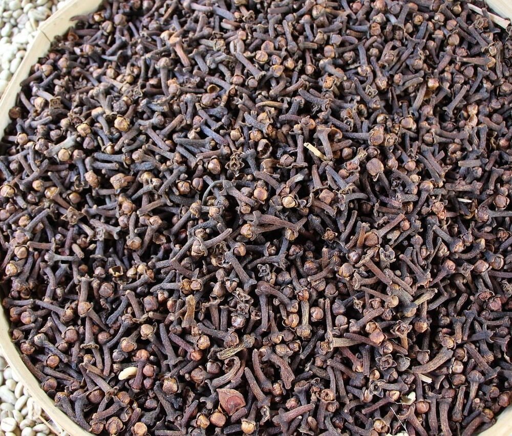 clous de girofle râpés