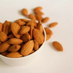 Amandes émiettées crues