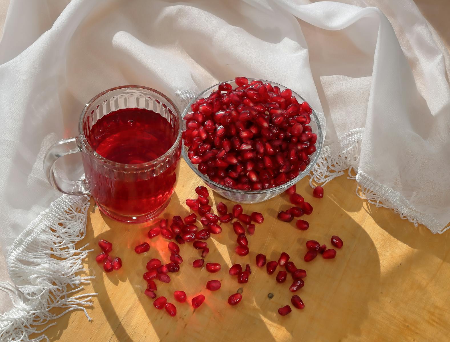 Pomegranate juice: benefits, calories, sugar & how to consume it properly